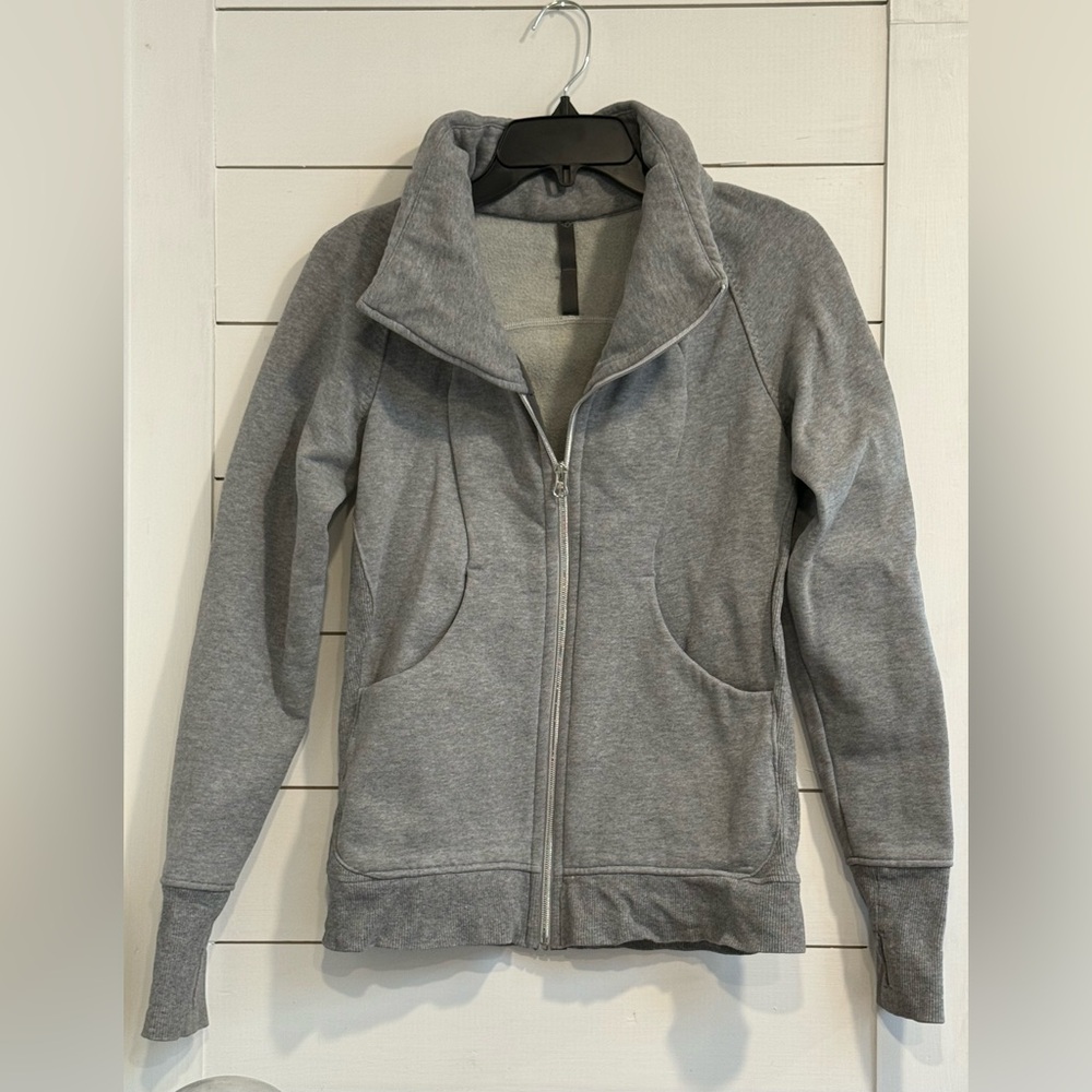 Lululemon Jacket 🩶
